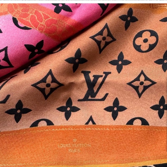Louis Vuitton Black and Brown Scarf - Picture 8 of 9